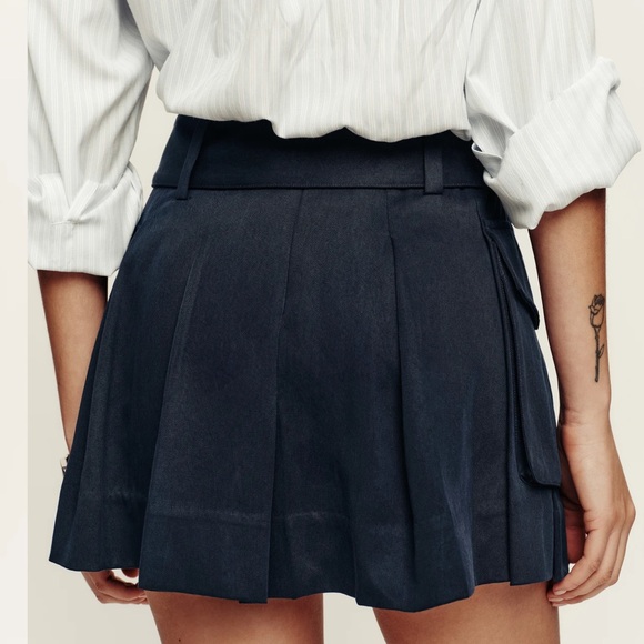 Reformation Navy Brinley mini skirt - Picture 2 of 7